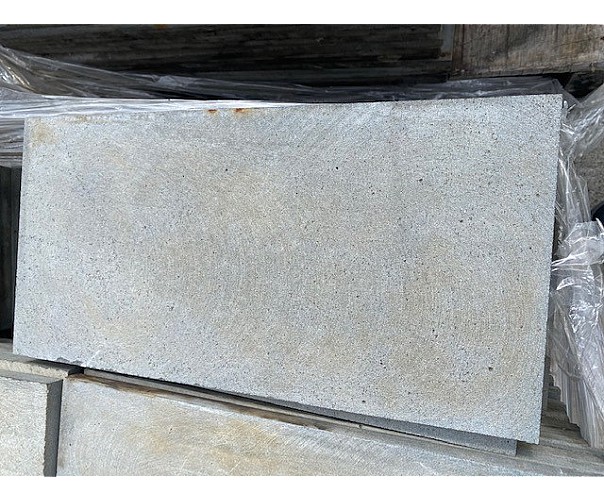 dalles de basalte coupées